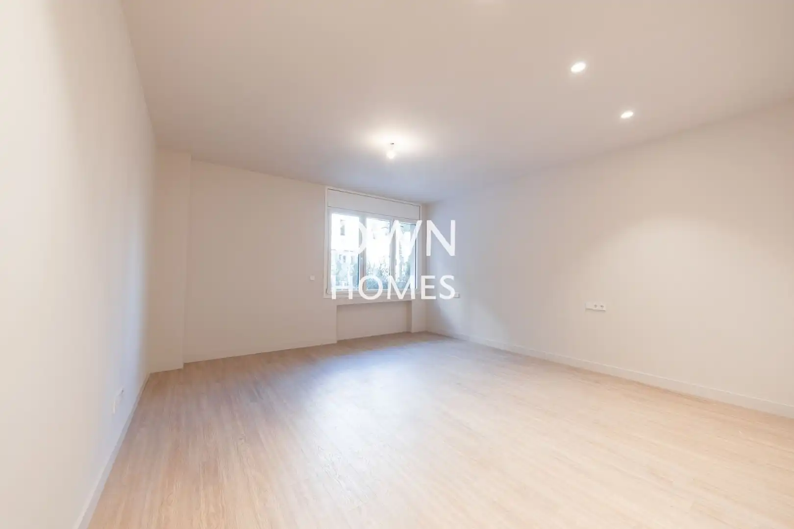 Flat for sale in Barcelona  with Air Conditioner, Heating and Private garden