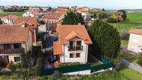 Vista exterior de Casa o xalet en venda en Santillana del Mar amb Calefacció i Jardí privat