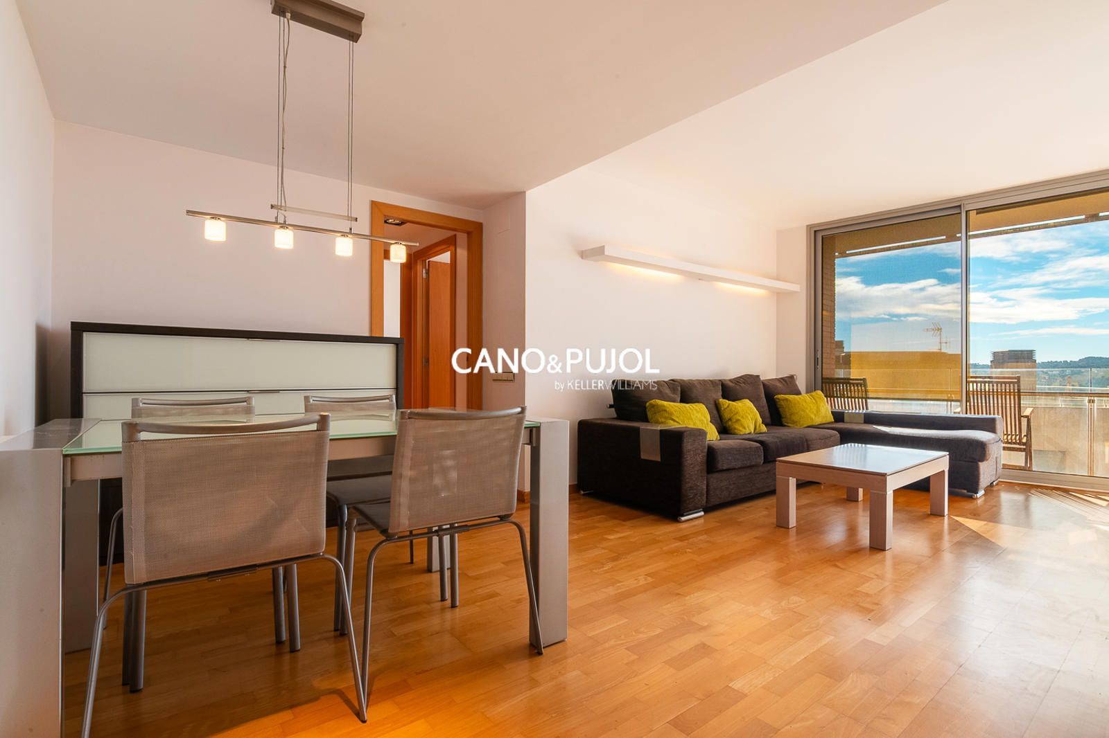 Sala d'estar de Pis de lloguer en Terrassa amb Aire condicionat, Calefacció i Terrassa