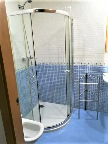 Badezimmer von Wohnung zur Miete in Cáceres mit Klimaanlage, Heizung und Terrasse