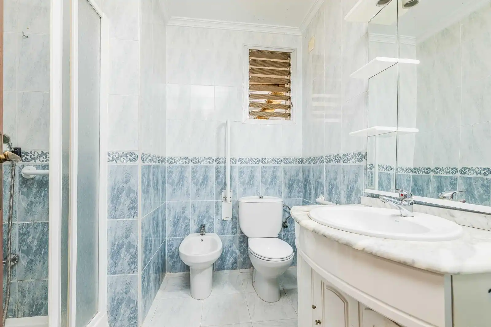 Baño de Piso en venta en Sevilla con Aire acondicionado