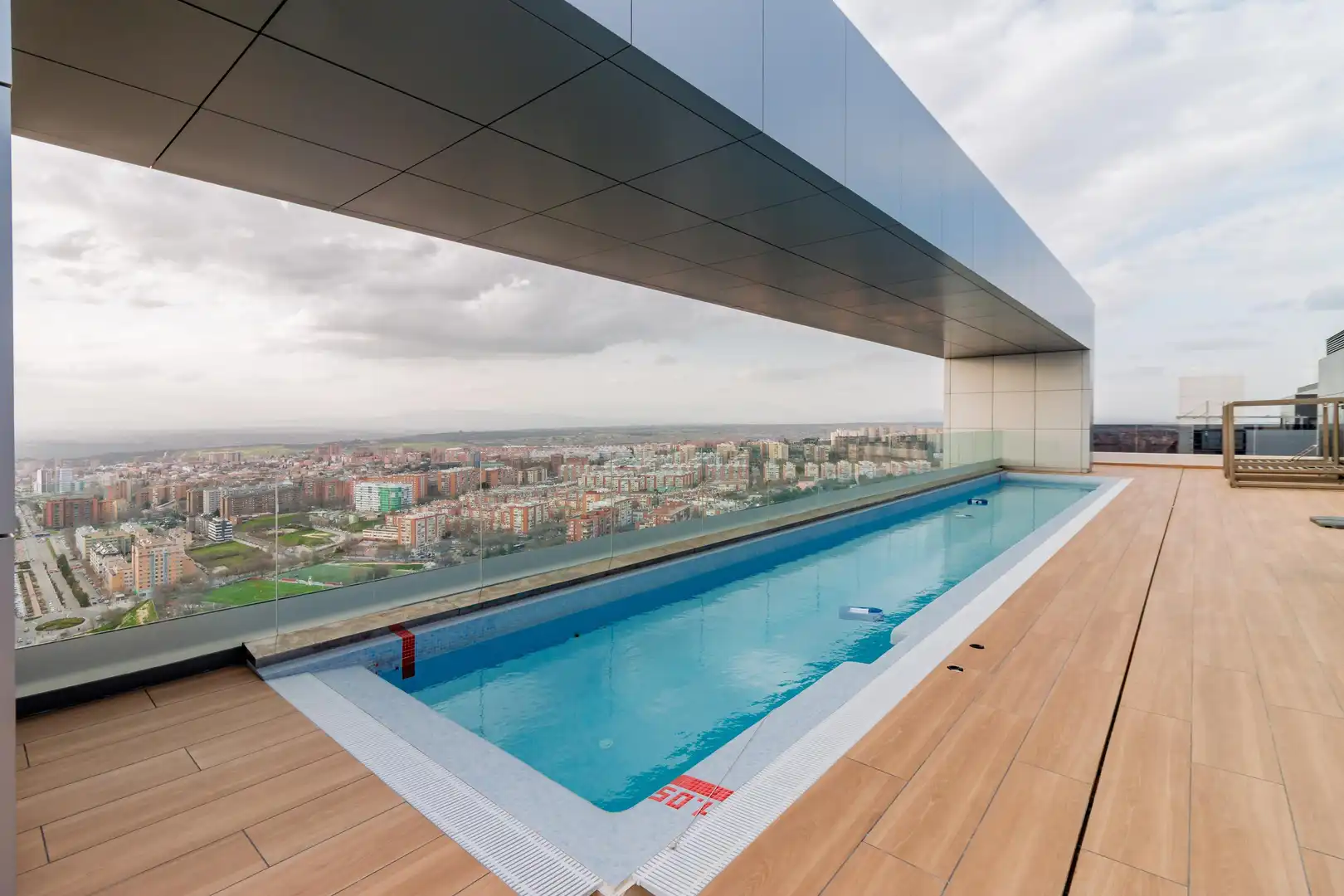 Piscina de Apartamento en venta en Madrid con Calefacción, Jardín privado y Piscina comunitaria