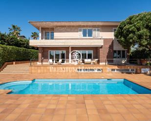 Exterior view of House or chalet for sale in Vilanova i la Geltrú  with Air Conditioner, Heating and Private garden