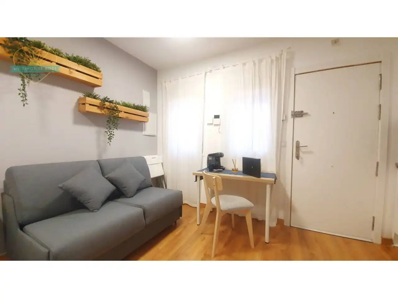 Living room of Study for rent in Madrid  with Parquet flooring and Furnished