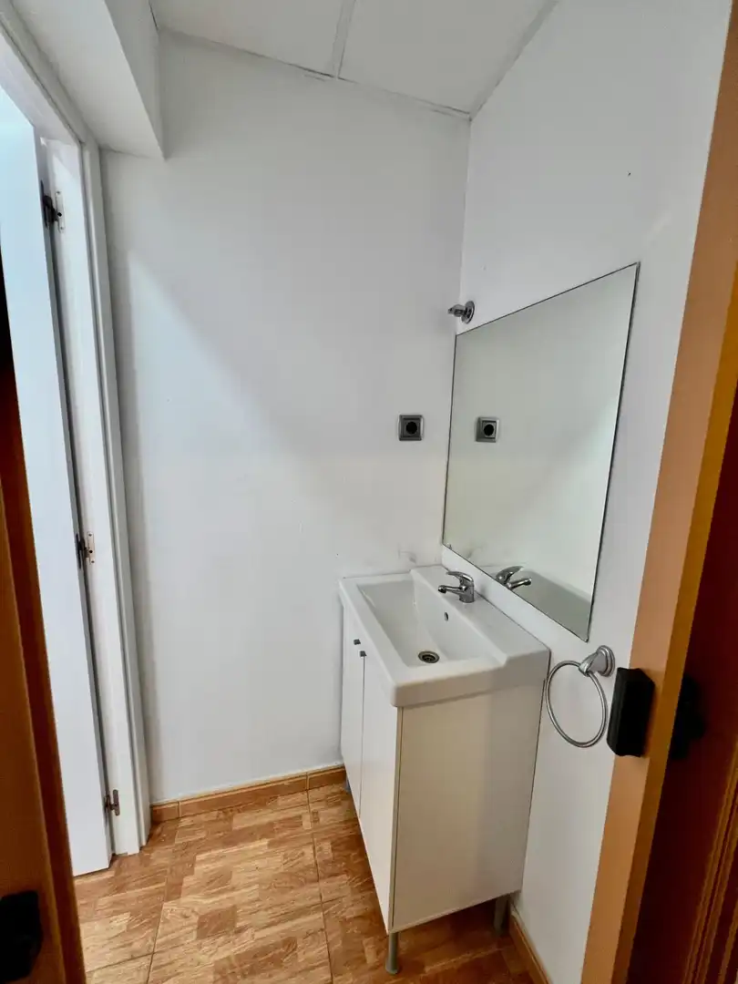 Bany de Local en venda en Sabadell