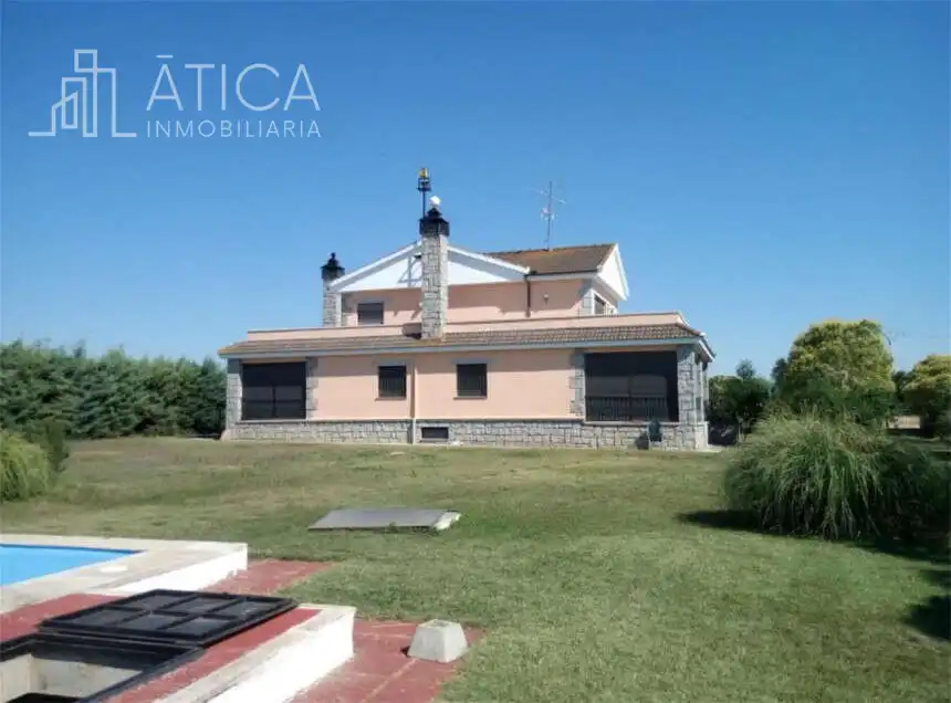 Houses for sale in Tormes - La Vega