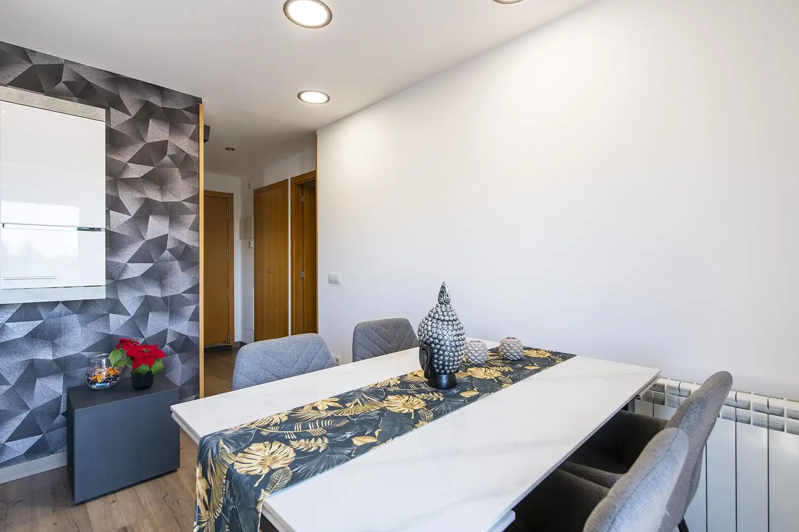Comedor de Piso en venta en Banyoles con Calefacción, Trastero y Balcón