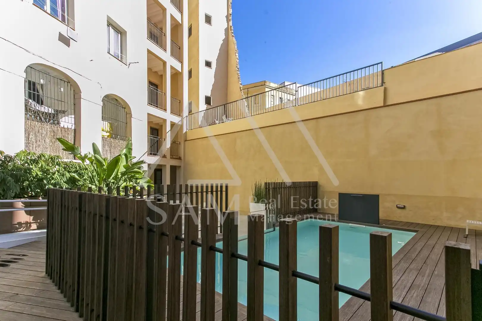 Piscina de Pis en venda en Barcelona amb Calefacció, Balcó i Piscina comunitària