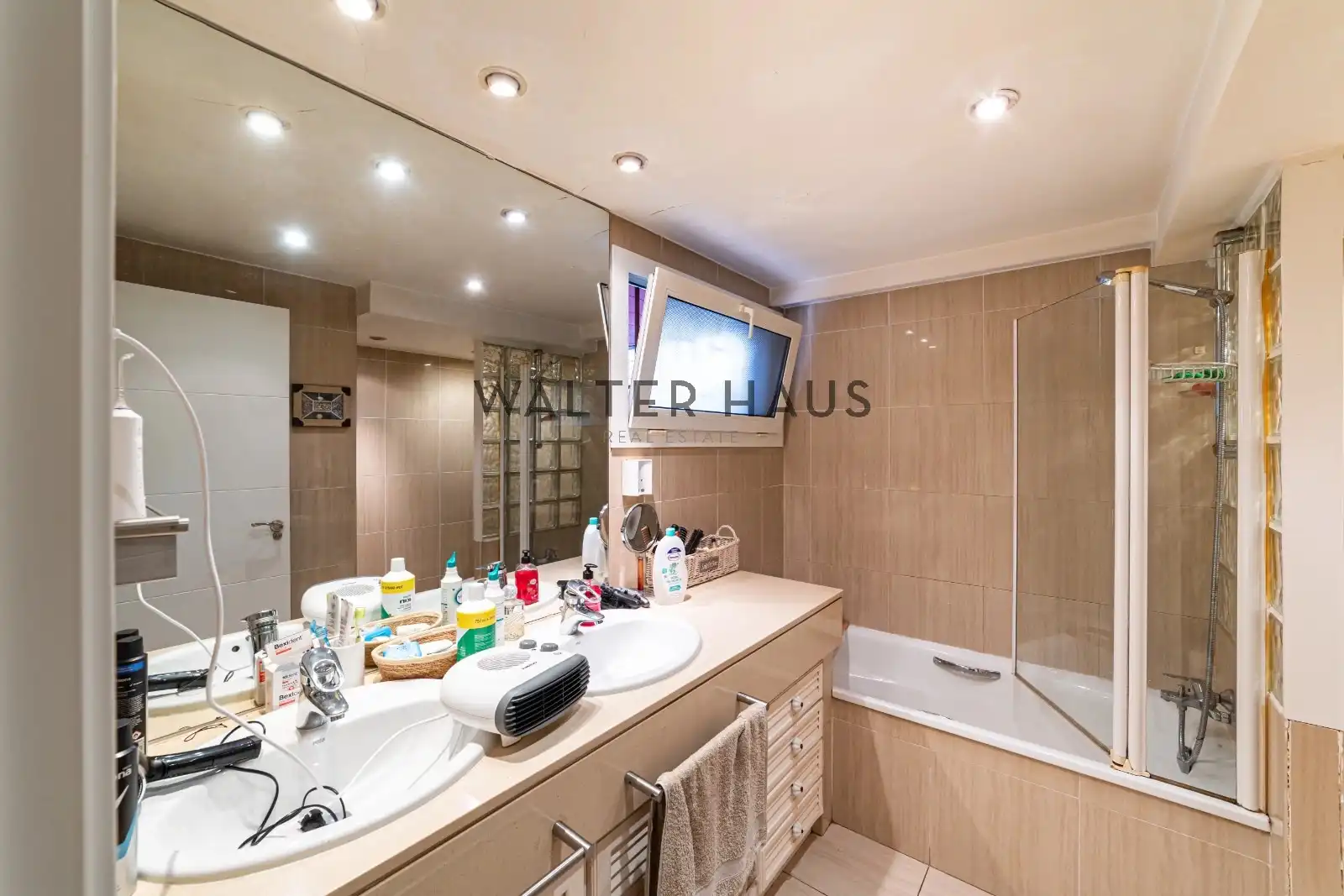 Bathroom of Flat for sale in Madrid  with Air Conditioner, Heating and Terrace