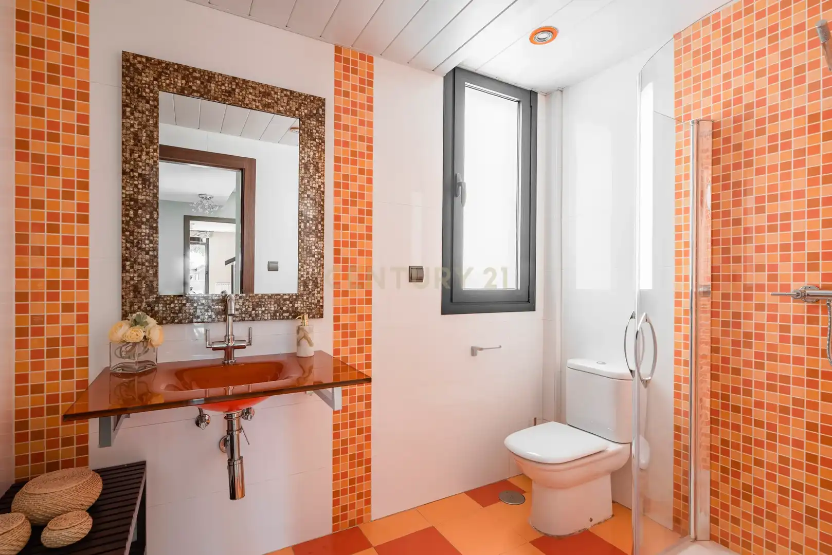 Bathroom of Houses for rent in La Zubia  with Air Conditioner, Private garden and Storage room