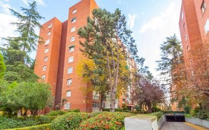 Exterior view of Flat for sale in  Madrid Capital  with Heating, Private garden and Terrace