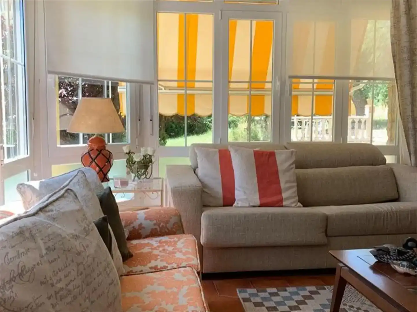 Sala de estar de Casa o chalet en venta en Hortigüela con Jardín privado, Parquet y Trastero