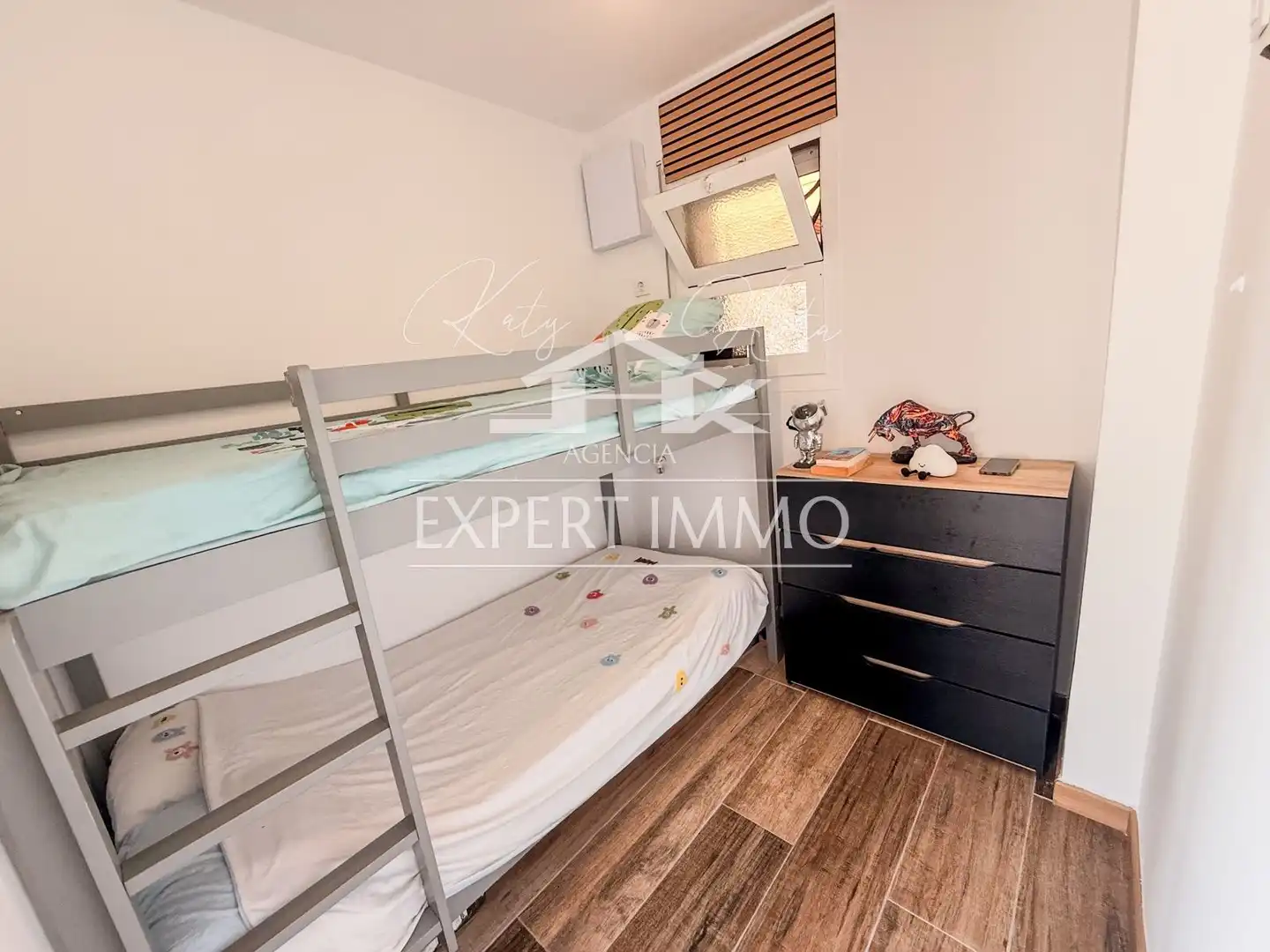 Dormitori de Apartament en venda en Roses amb Aire condicionat, Calefacció i Terrassa