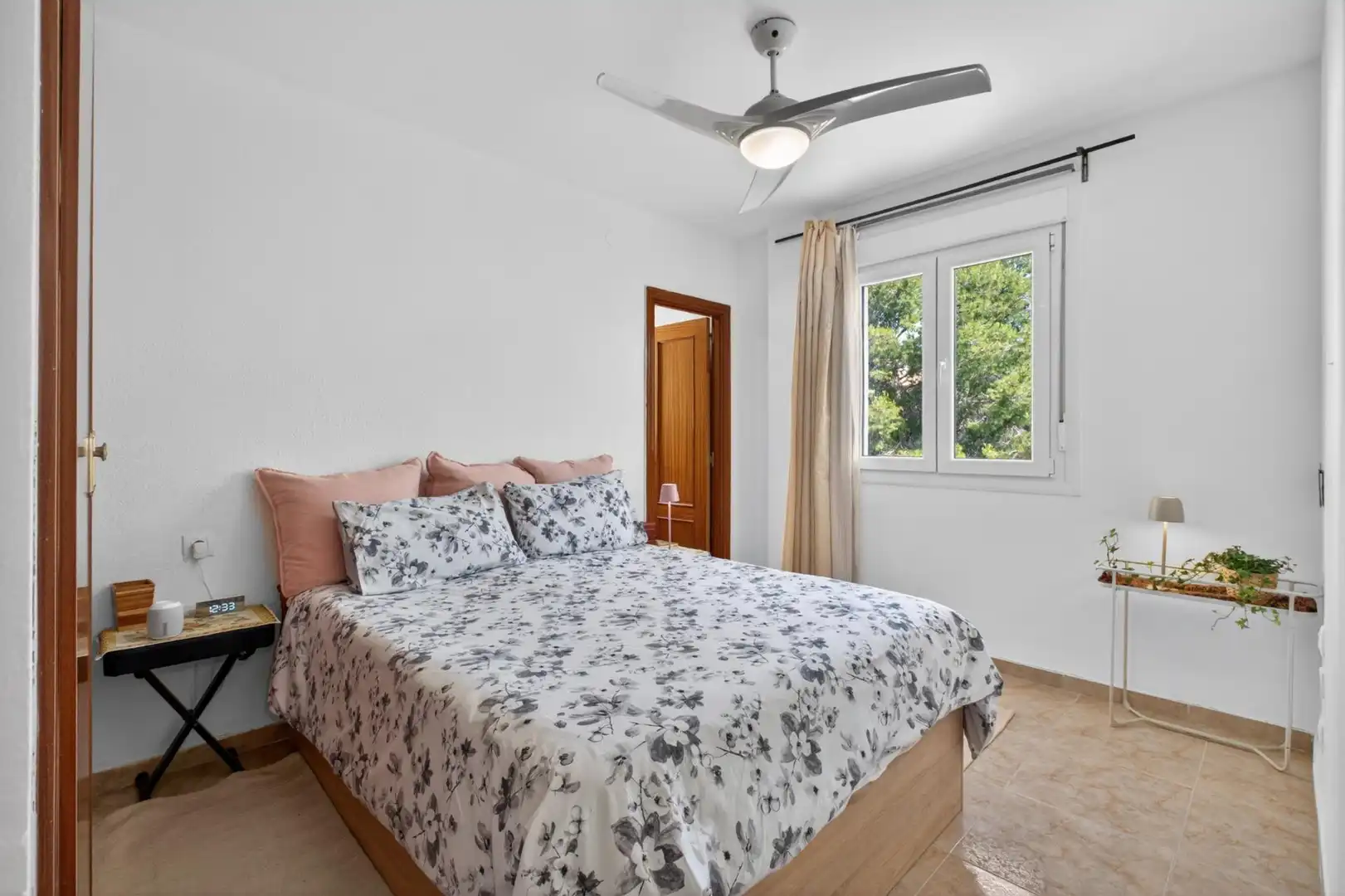 Schlafzimmer von Wohnung zum Verkauf in Benalmádena mit Klimaanlage, Privatgarten und Abstellraum