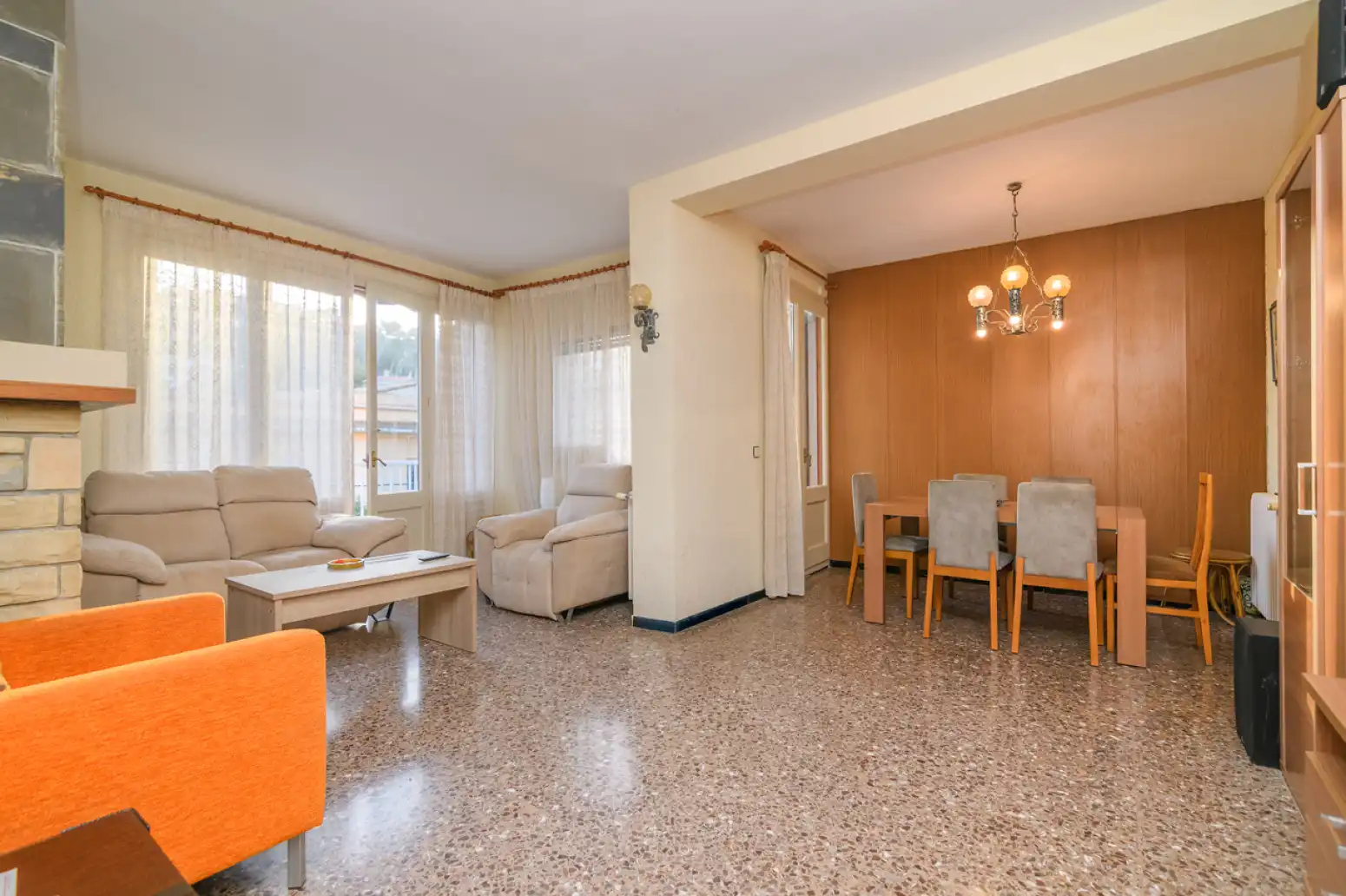 Sala d'estar de Casa o xalet en venda en Cubelles amb Terrassa i Balcó