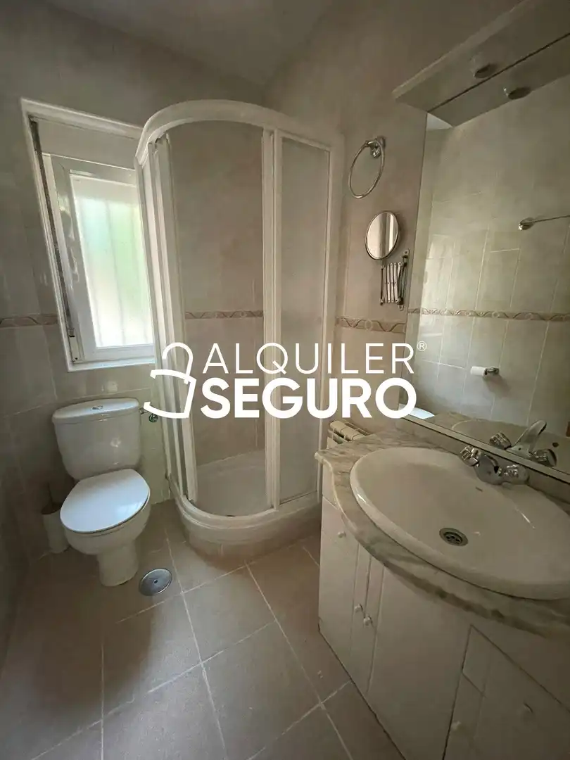 Bathroom of Flat for rent in Madrid  with Heating