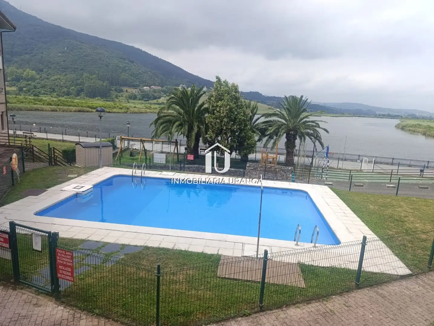 Piscina de Piso en venta en Limpias con Calefacción, Terraza y Piscina comunitaria