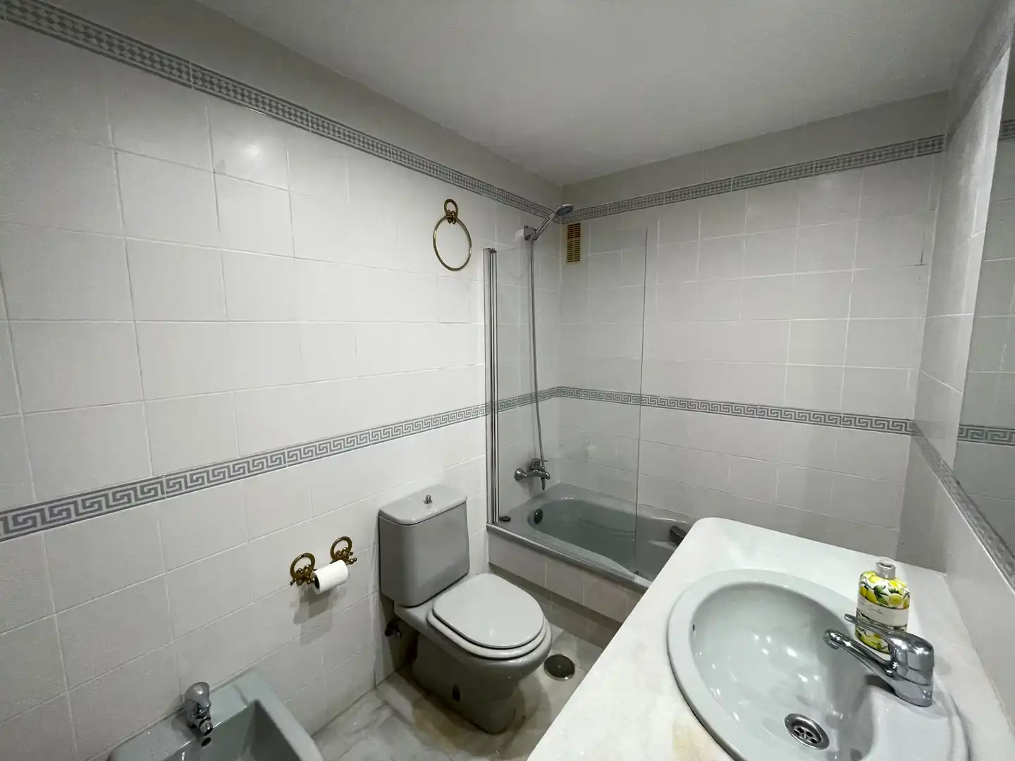 Baño de Piso de alquiler en Málaga con Terraza, Trastero y Horno