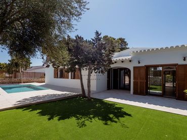 Xalet amb piscina en venda a Cala d'en Bosch - Serpentona