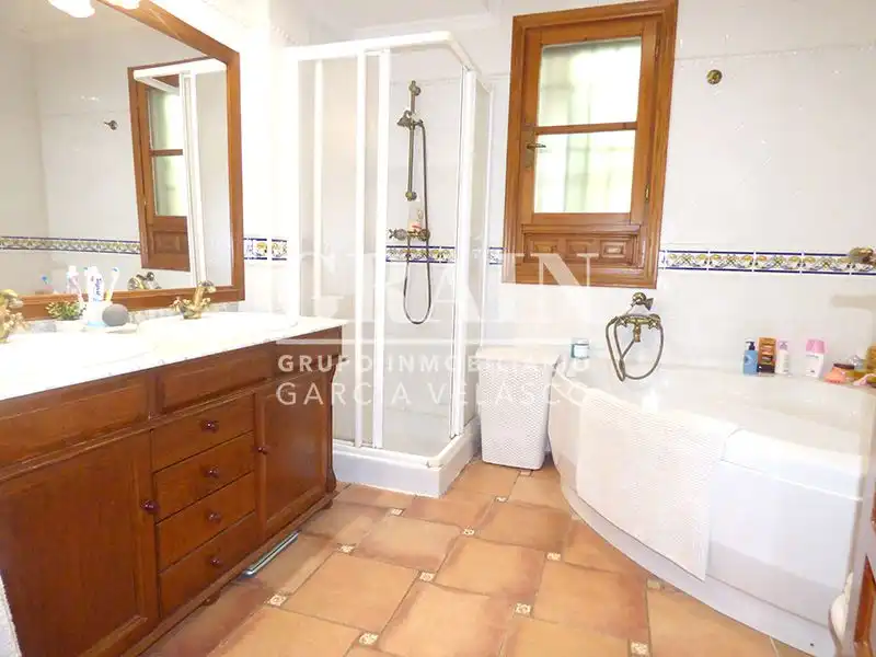 Bathroom of Houses for sale in Albacete  with Air Conditioner, Heating and Private garden