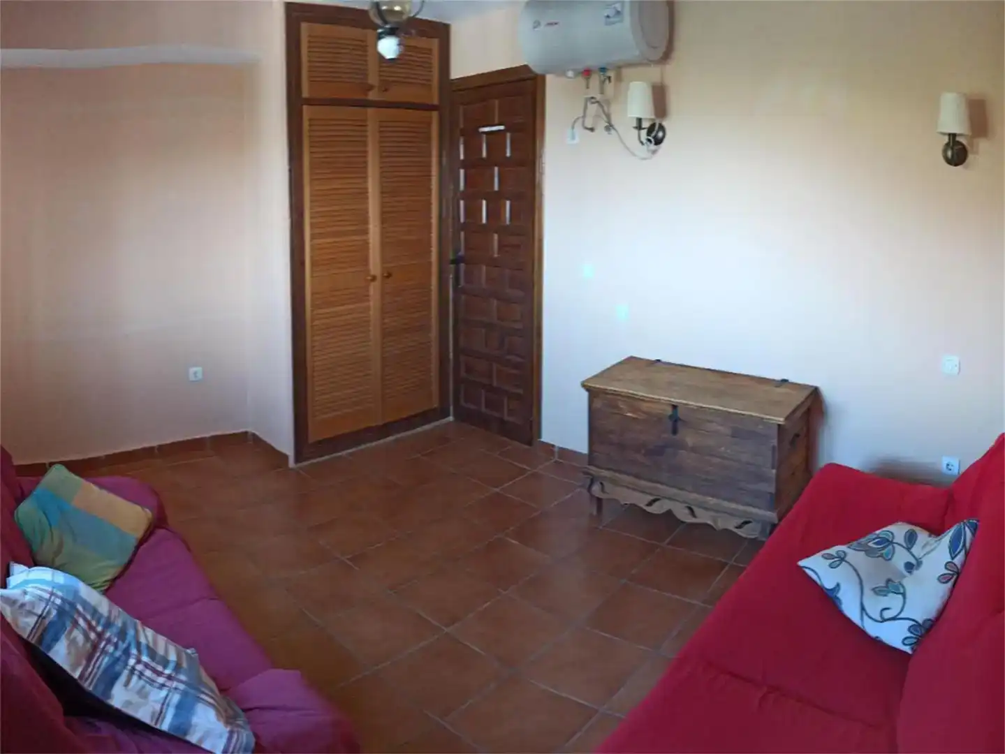Wohnzimmer von Wohnungen zur Miete in Freila mit Klimaanlage, Privatgarten und Möbliert