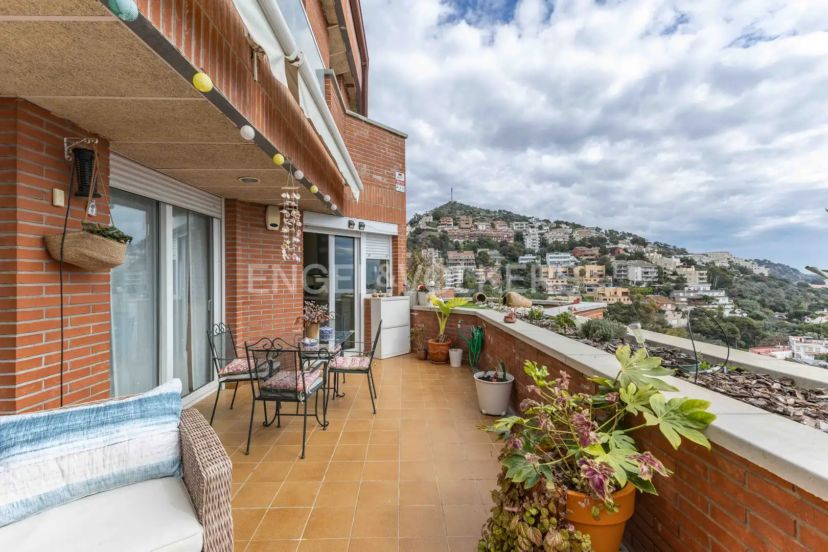 Außenansicht von Maisonette zum Verkauf in Sitges mit Klimaanlage, Heizung und Terrasse