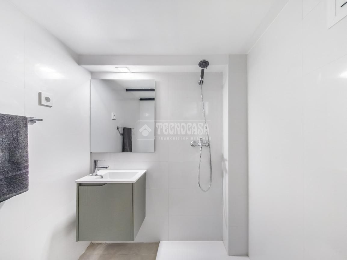 Bathroom of Premises for sale in  Madrid Capital