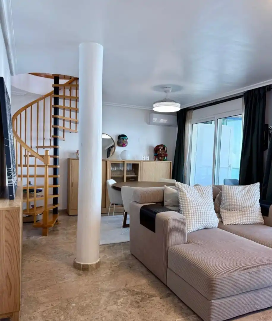 Wohnzimmer von Dachboden zum Verkauf in La Manga del Mar Menor mit Klimaanlage, Abstellraum und Möbliert