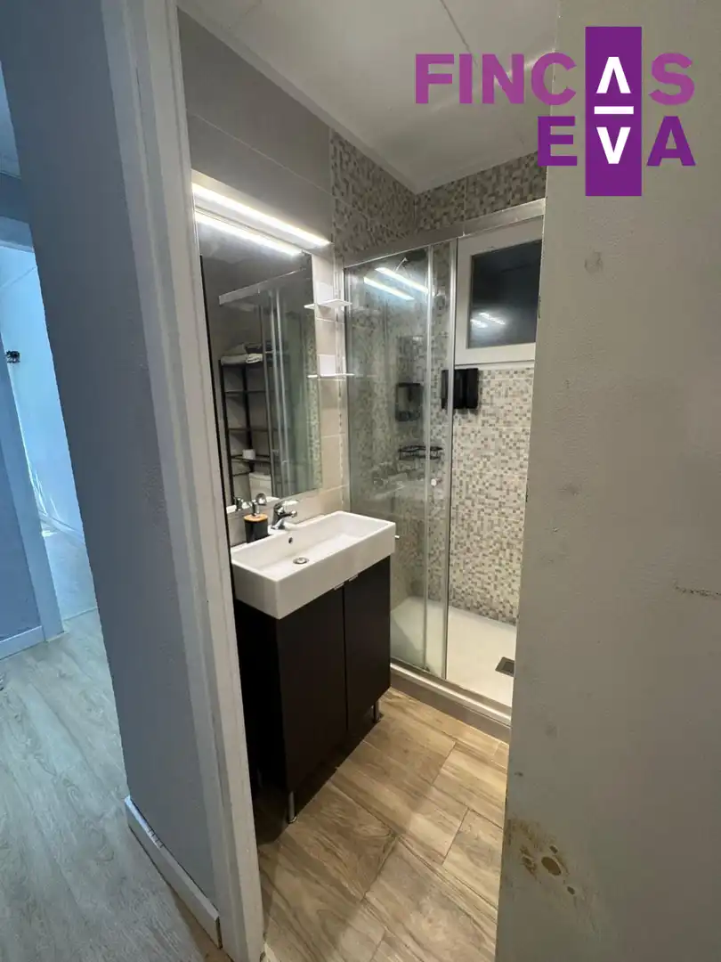 Bathroom of Flat for sale in Barcelona  with Balcony