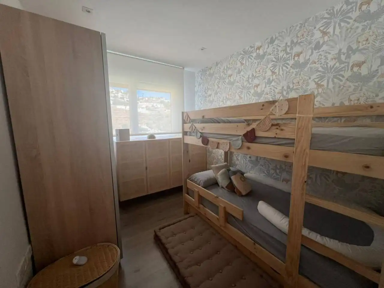 Dormitori de Apartament de lloguer en Almuñécar amb Terrassa i Piscina comunitària