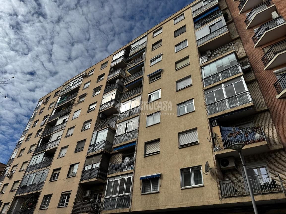 Exterior view of Flat for sale in  Zaragoza Capital  with Heating and Parquet flooring