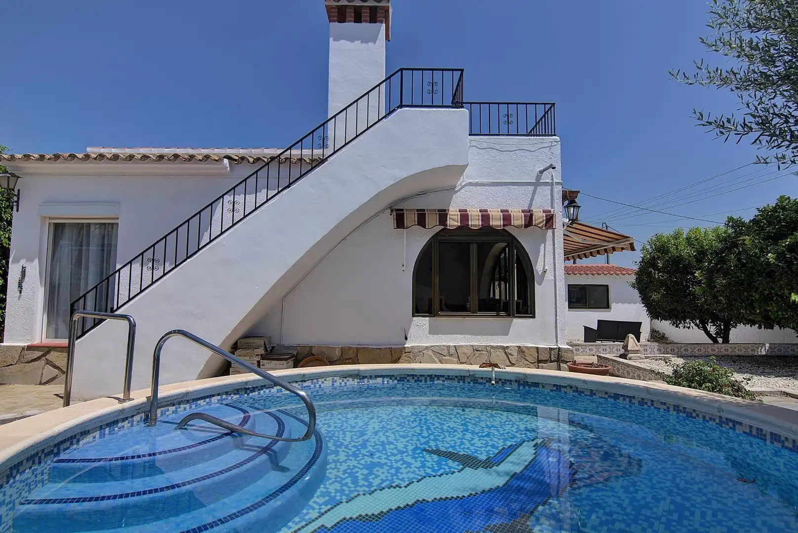 Villa con piscina in vendita a Benicolada - Las Adelfas