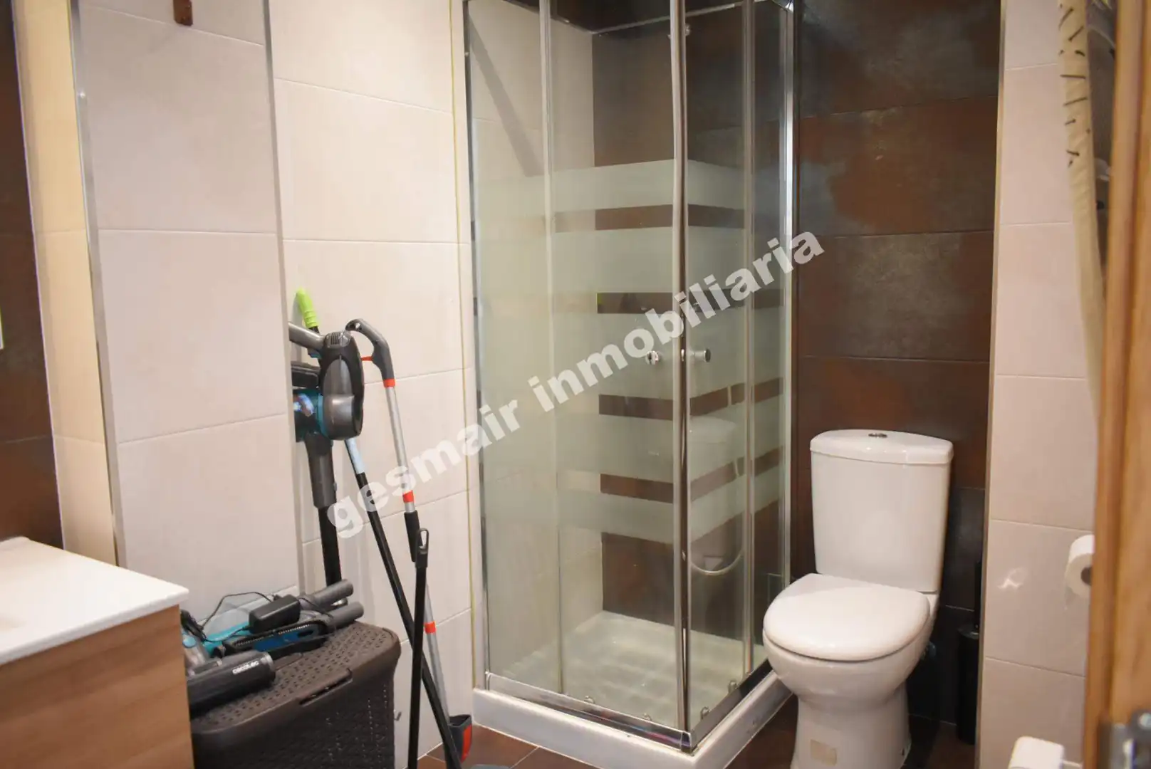 Bany de Apartament de lloguer en Pontevedra Capital  amb Calefacció, Parquet i Terrassa