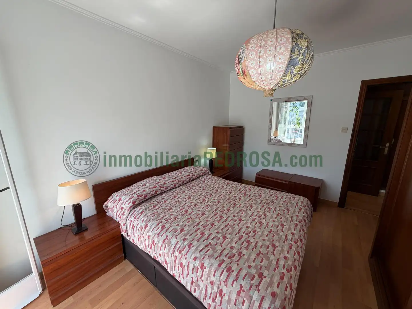 Habitación de Piso de alquiler en Pontevedra Capital  con Calefacción, Amueblado y Balcón
