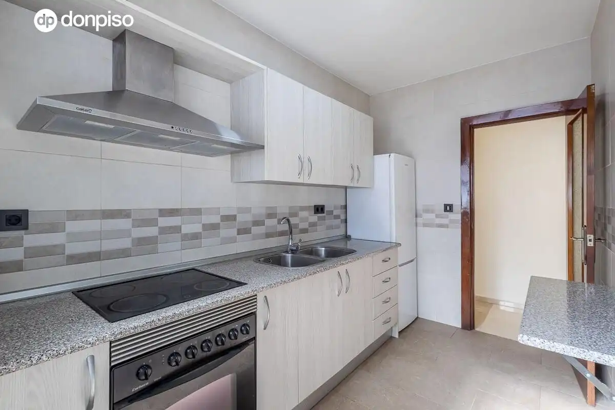 Kitchen of Flat for sale in Granada  with Air Conditioner, Heating and Terrace