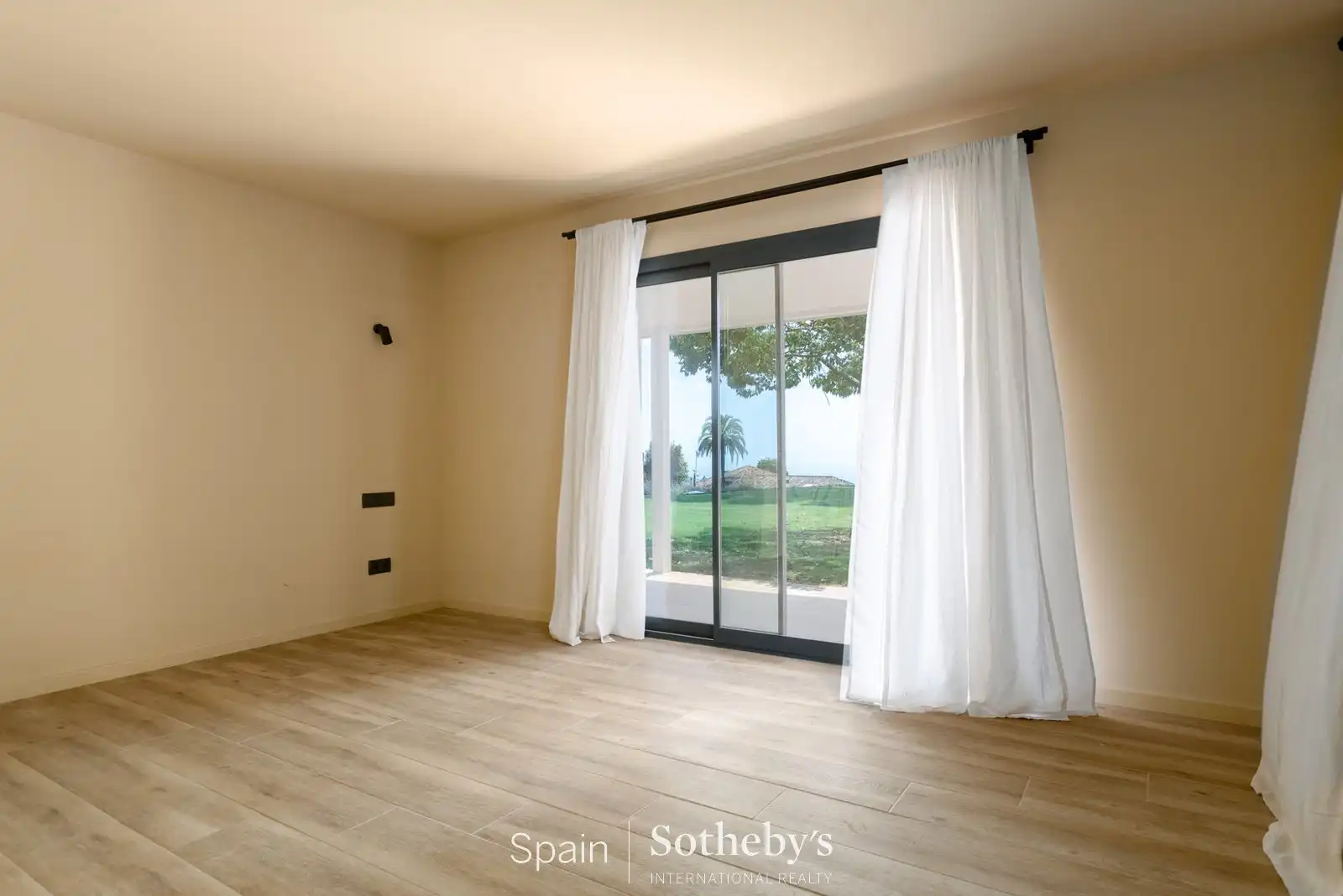 Sala d'estar de Casa o xalet en venda en Sant Andreu de Llavaneres amb Aire condicionat, Calefacció i Jardí privat