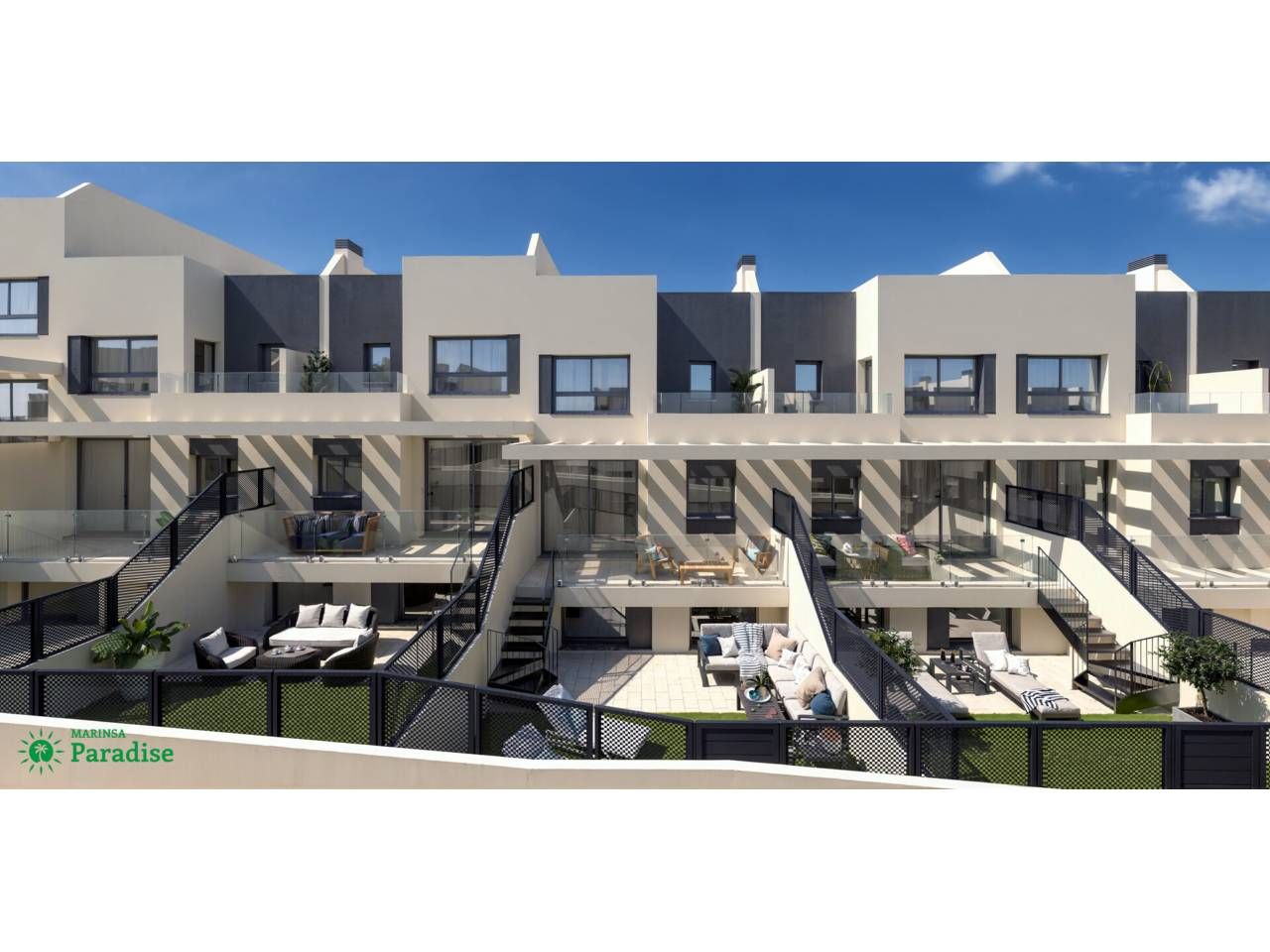 Vista exterior de Casa o xalet en venda en Nerja amb Terrassa i Piscina comunitària