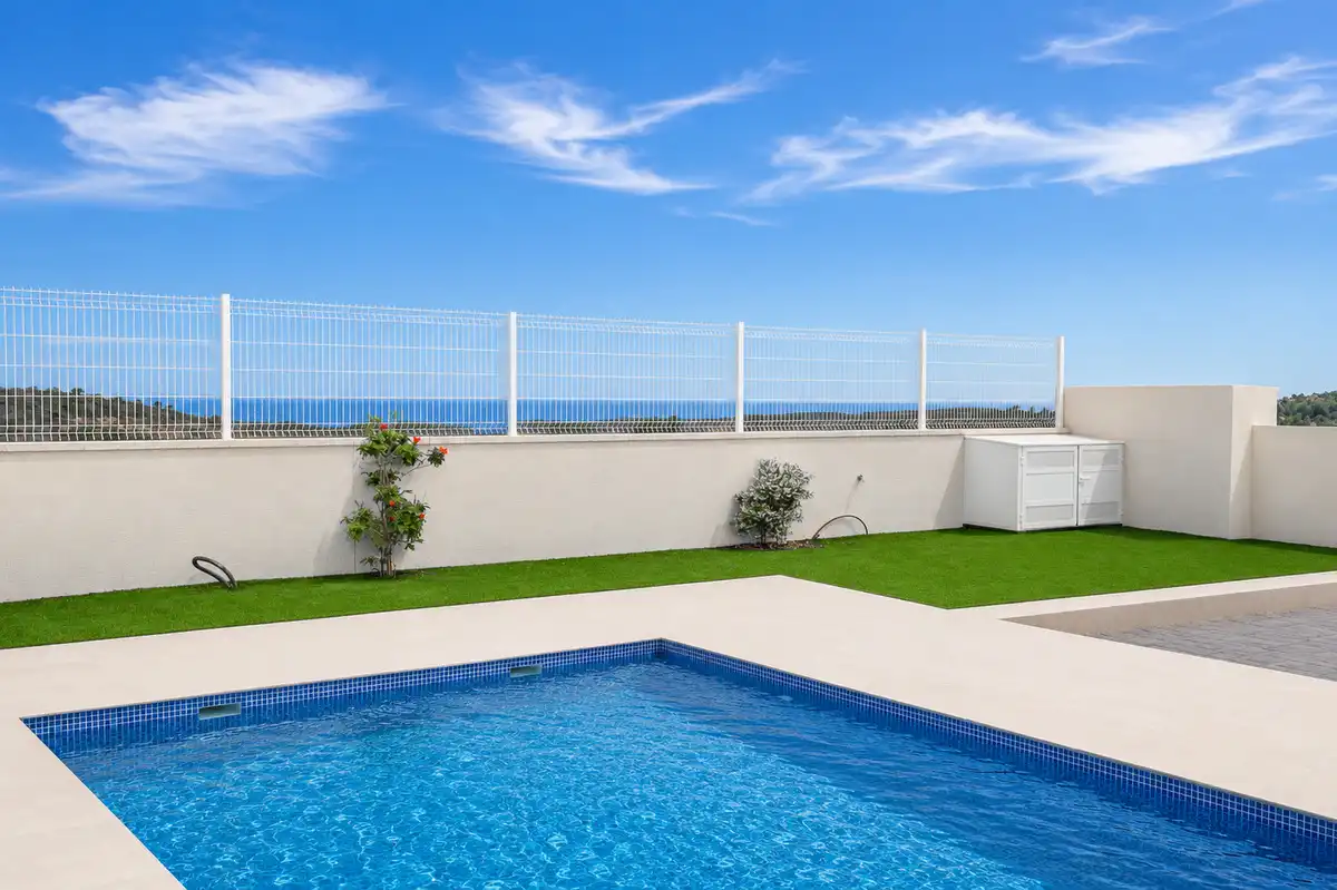 Semi-detached house with terrace for sale in Calle de Morella, imagen 4