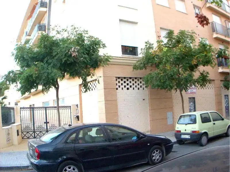 Gewerbefläche zur Miete in Hermano Eugenio, Edificio Capri 1