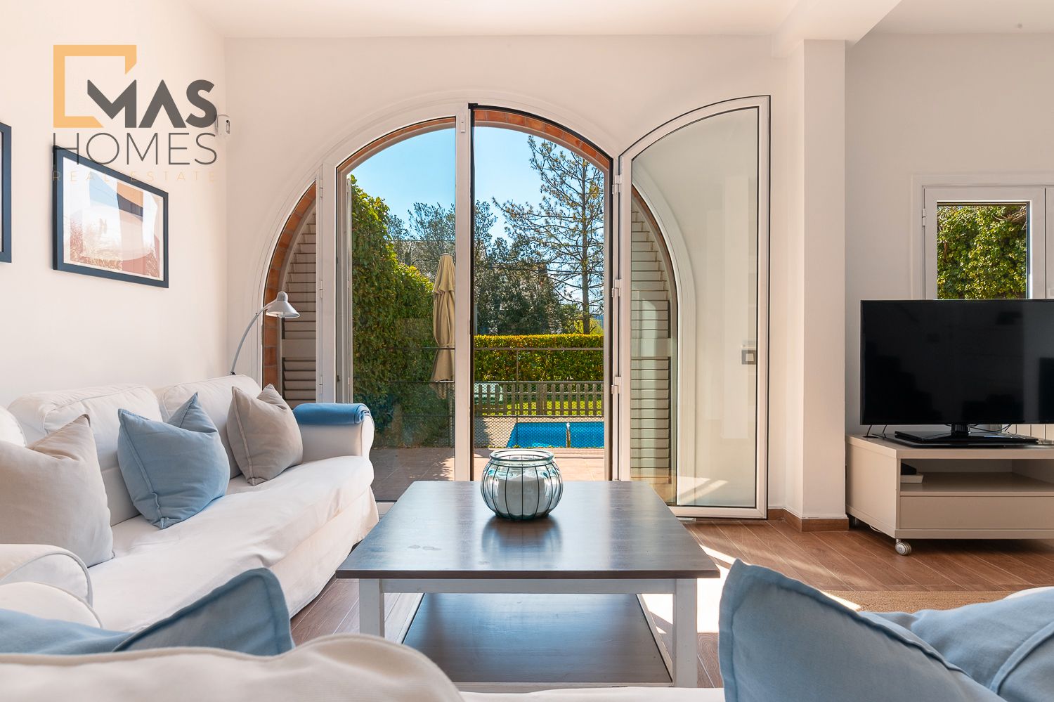 Sala d'estar de Casa o xalet en venda en Sant Cugat del Vallès amb Aire condicionat, Calefacció i Jardí privat
