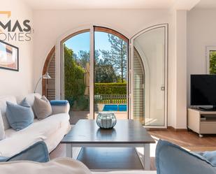 Sala d'estar de Casa o xalet en venda en Sant Cugat del Vallès amb Aire condicionat, Calefacció i Jardí privat