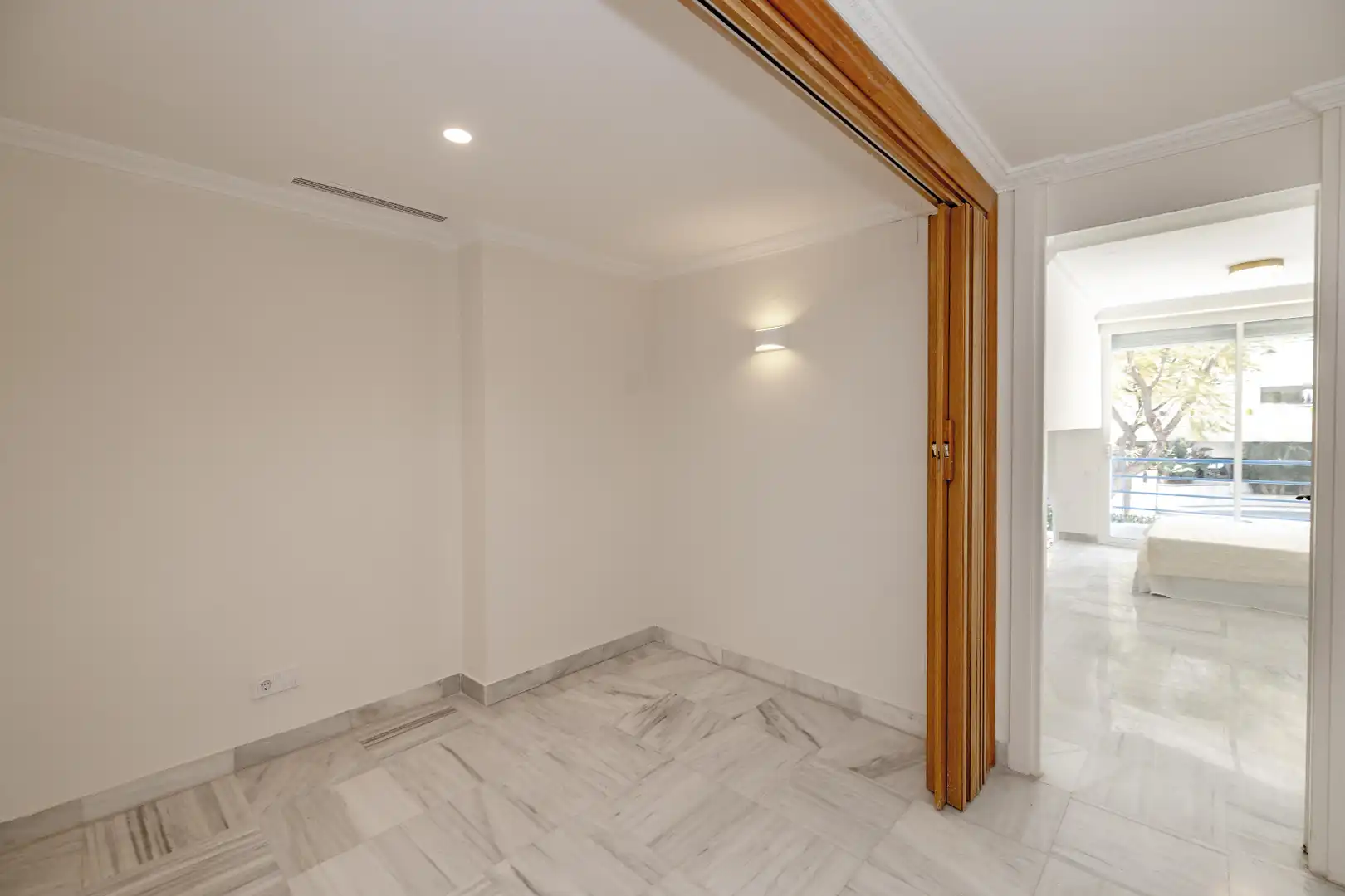 Erdgeschoss zum Verkauf in Marbella mit Klimaanlage, Heizung und Terrasse