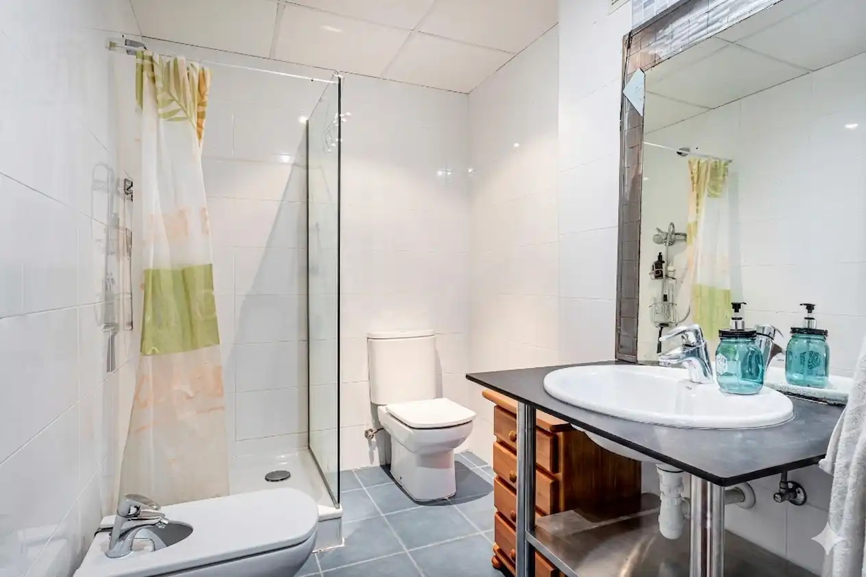 Baño de Estudio en venta en Valencia con Aire acondicionado, Calefacción y Amueblado