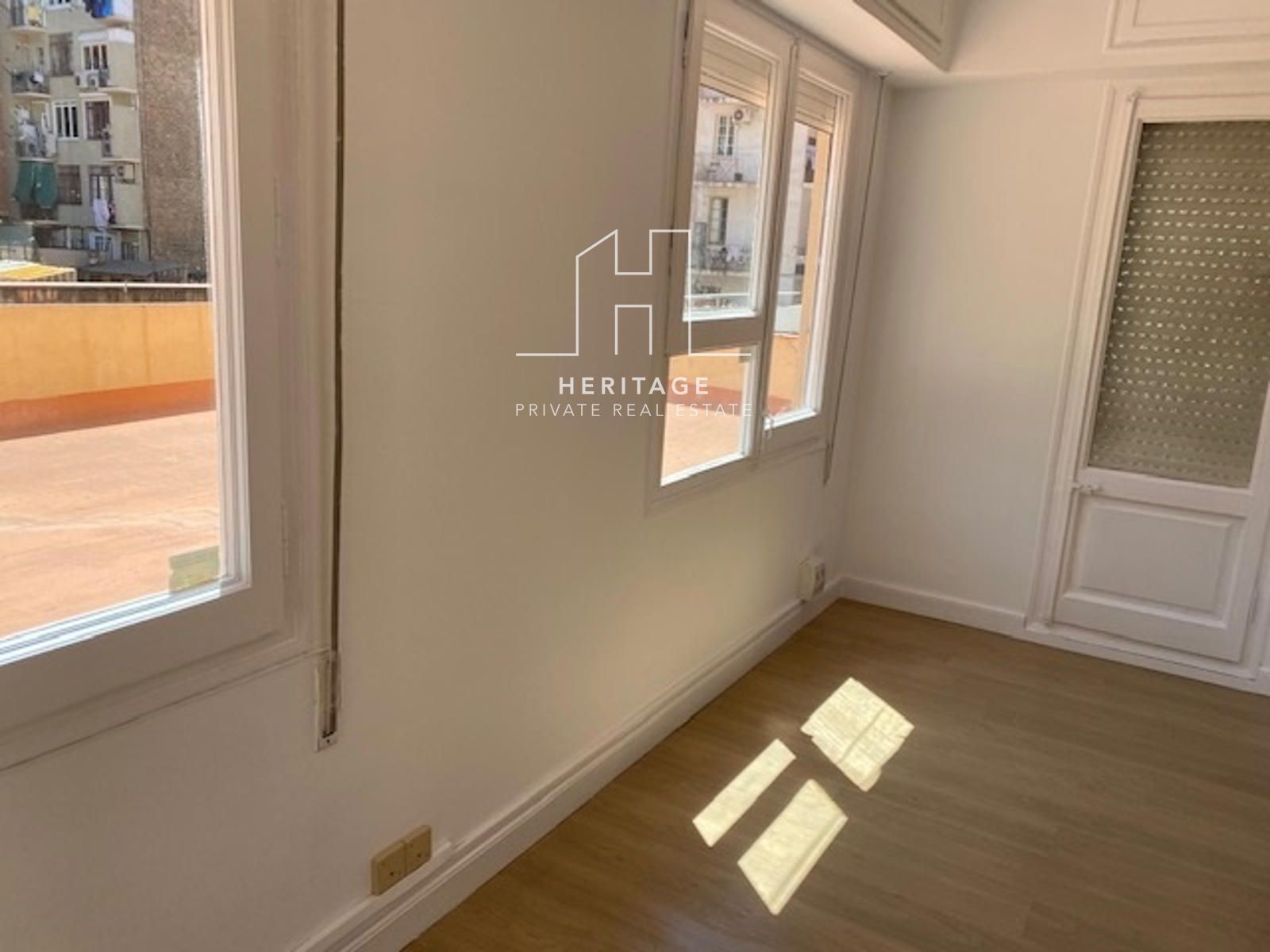 Bedroom of Office for sale in  Barcelona Capital  with Air Conditioner, Heating and Terrace