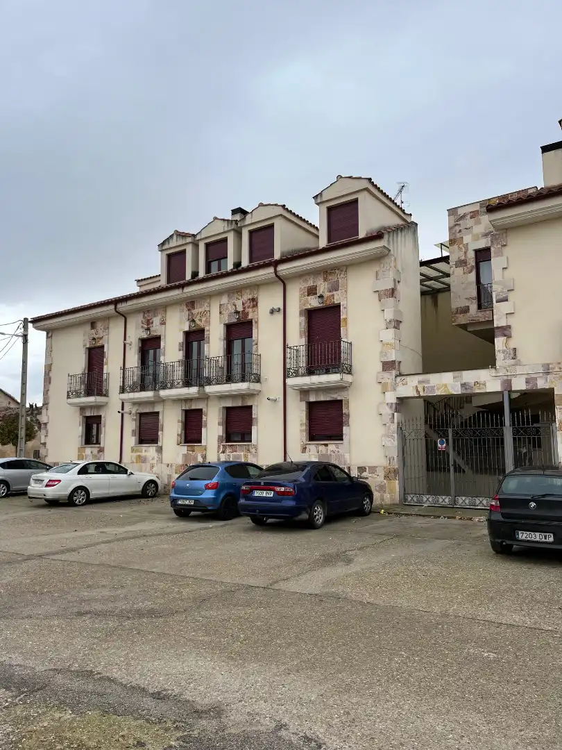 Vista exterior de Dúplex en venta en Monfarracinos con Calefacción, Trastero y Balcón
