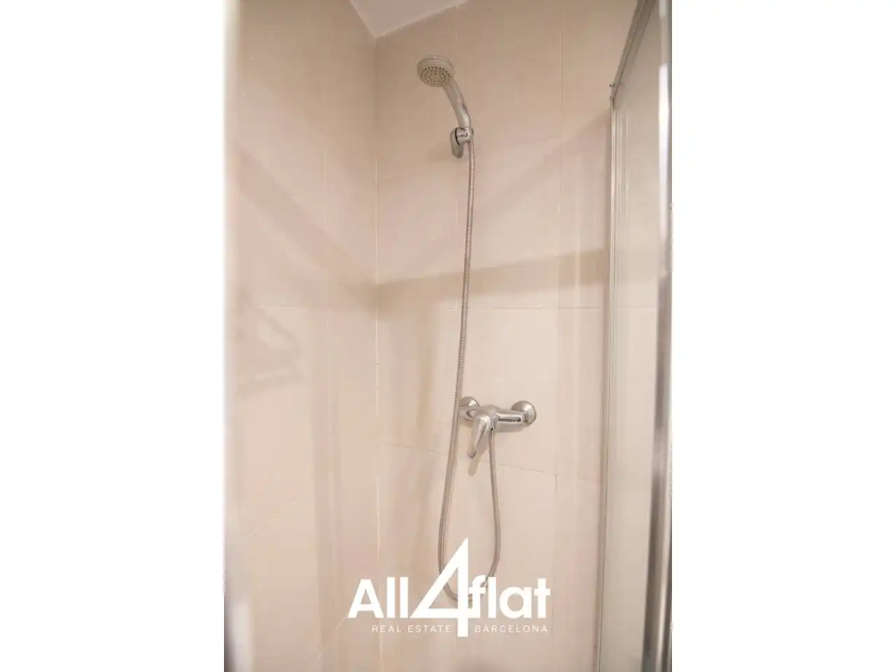 Bathroom of Apartments for sale in Barcelona  with Heating, Furnished and Balcony