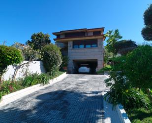 Vista exterior de Casa o xalet en venda en Vigo  amb Piscina