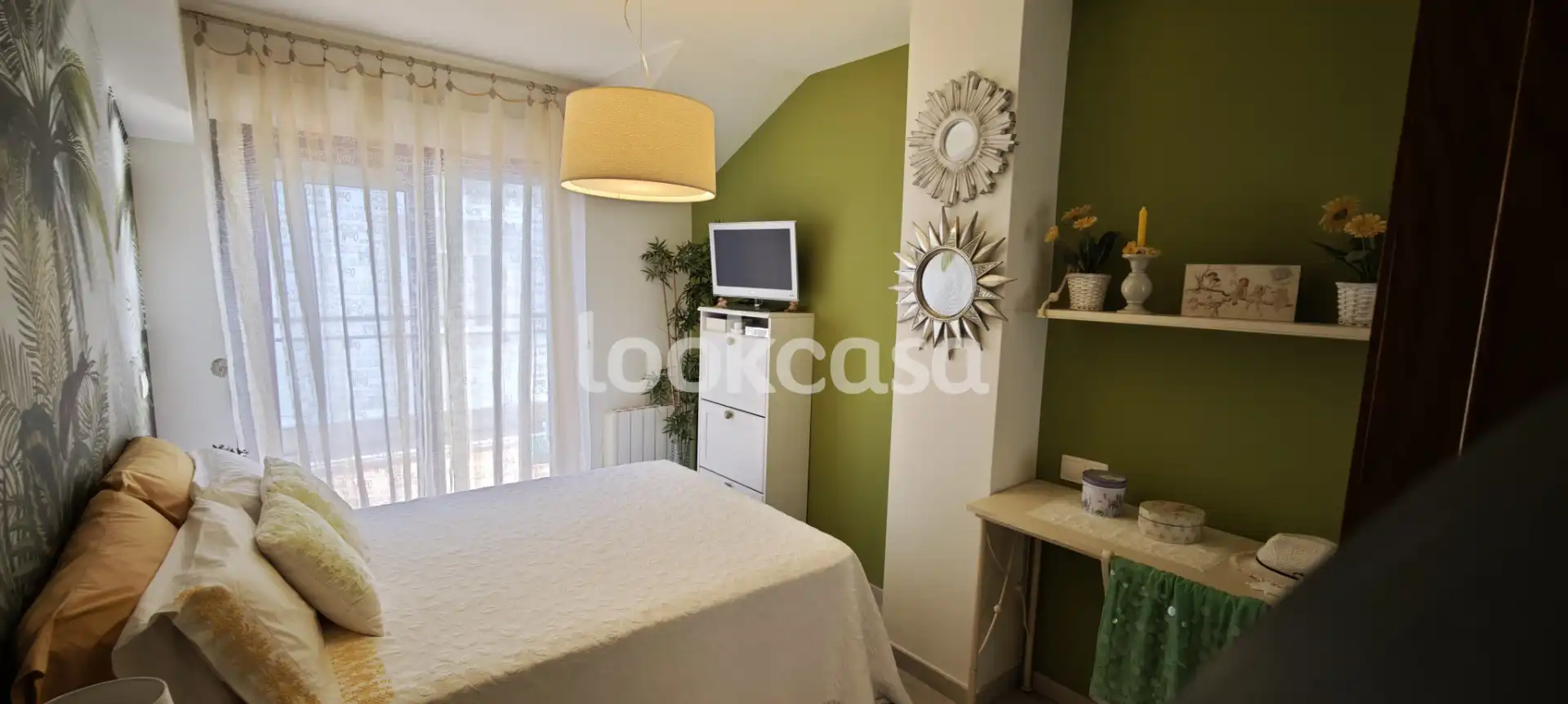 Habitación de Ático en venta en Sanxenxo con Calefacción, Parquet y Terraza