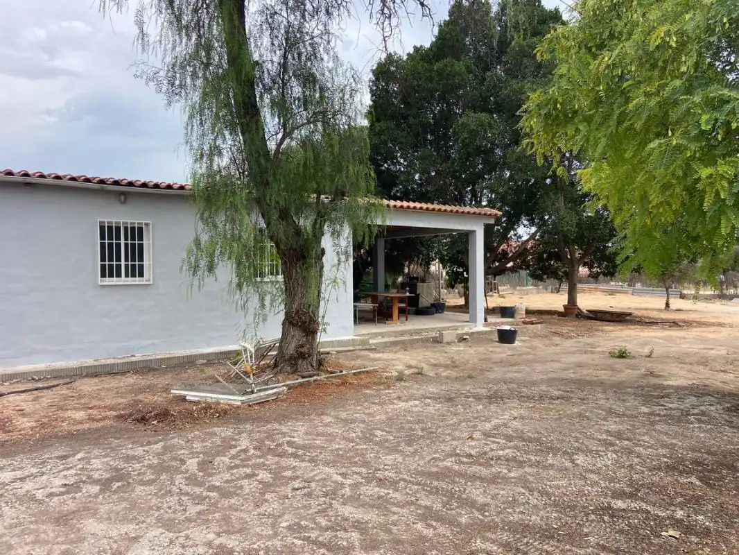 Casa con terraza en venta en Torrellano