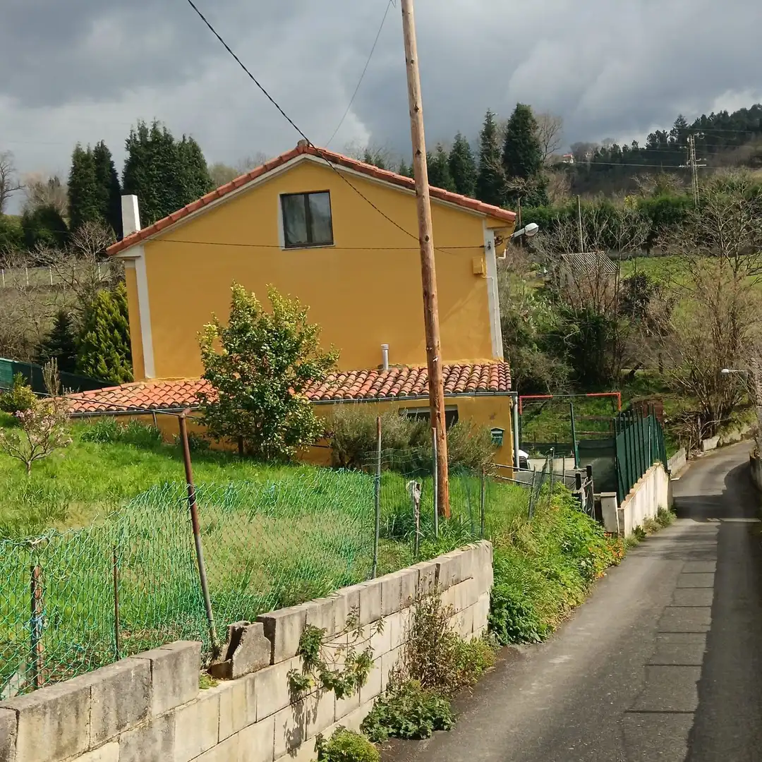 Vista exterior de Casa o xalet en venda en Siero amb Calefacció, Traster i Piscina